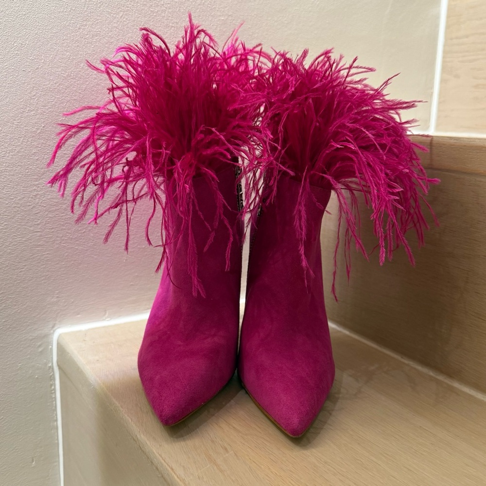 NEW NWT • Michael Kors • Whitby Feather Trim Suede Ankle Boot • - Picture 2 of 5